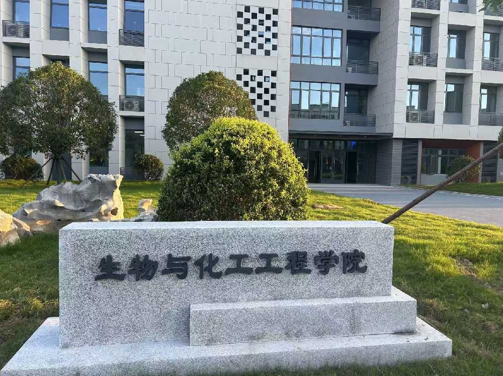 崇阳县扬州职业大学体育场高杆灯项目